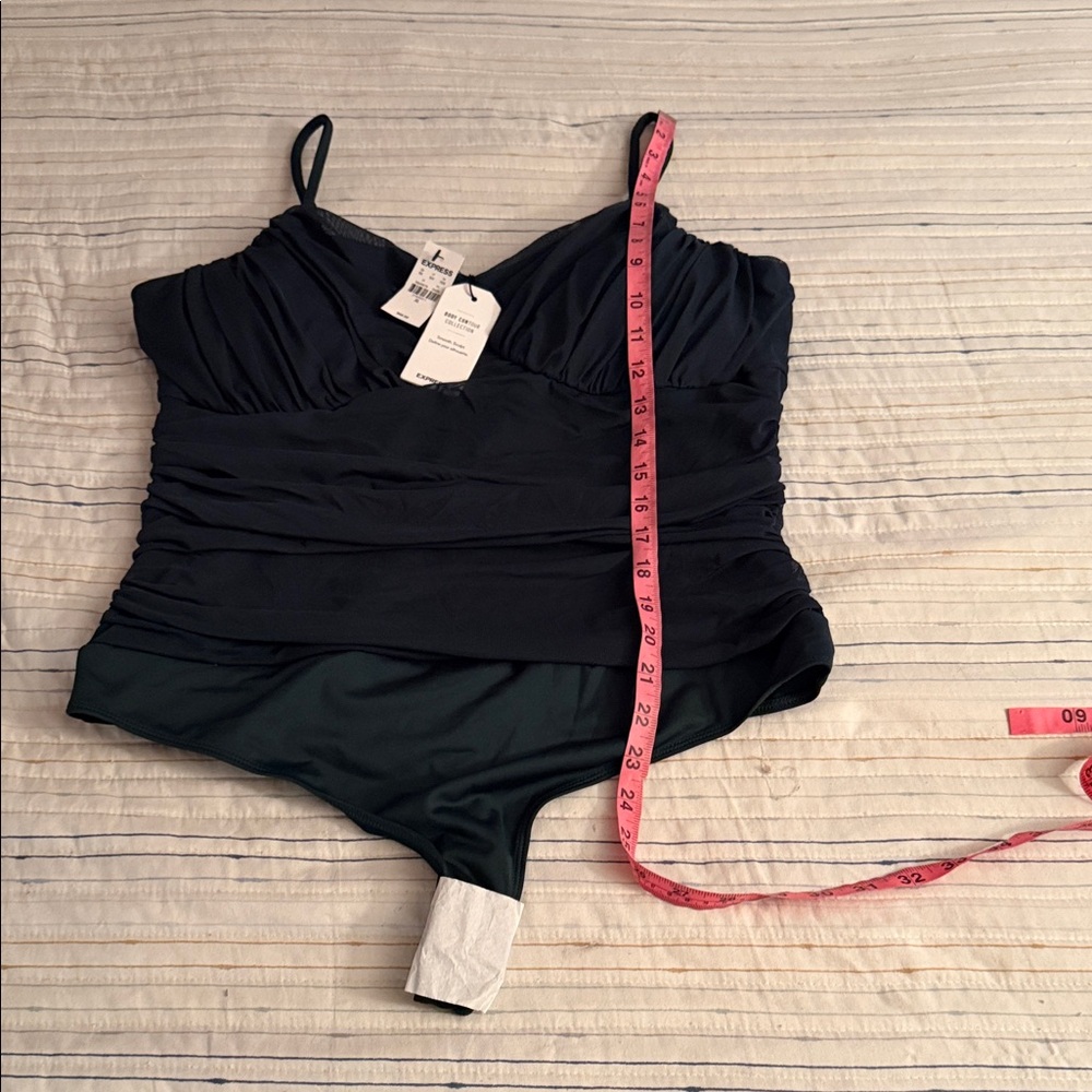 Express Emerald Body Contour Ruched Mesh V-Neck Bodysuit - Picture 6 of 11